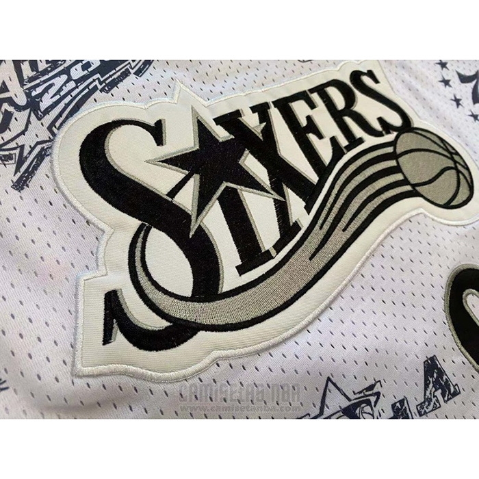 Camiseta Philadelphia 76ers Allen Iverson #3 Mitchell & Ness 1997-98 Tattoo Blanco